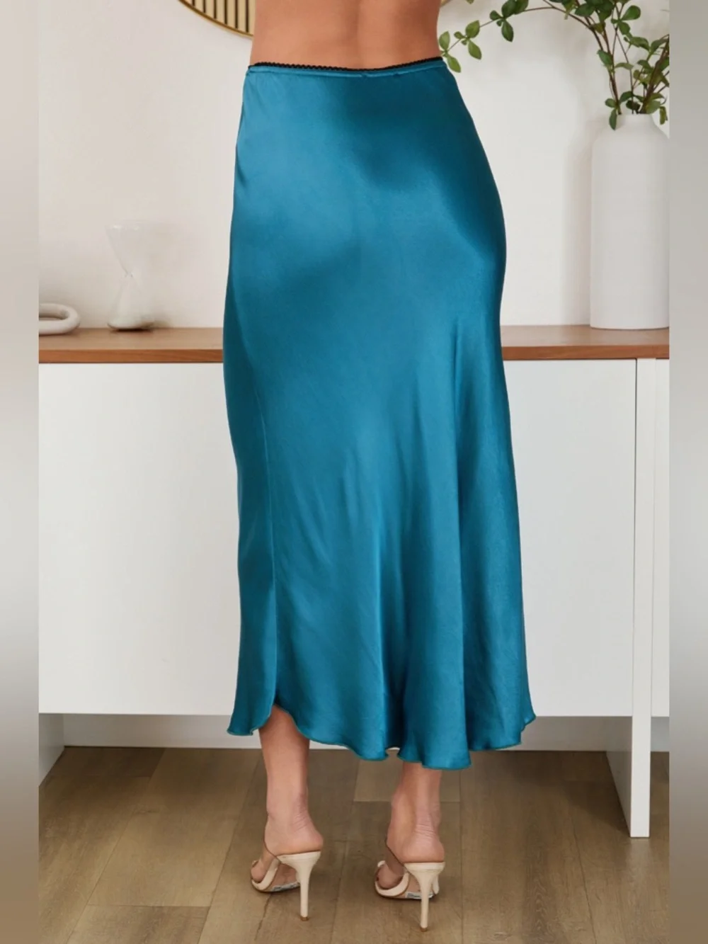 (9298/235110-SAL) SOLID ELASTIC LACE TRIM WAIST SILKY VISCOSE MAXI SKIRT - Picture 4 of 5